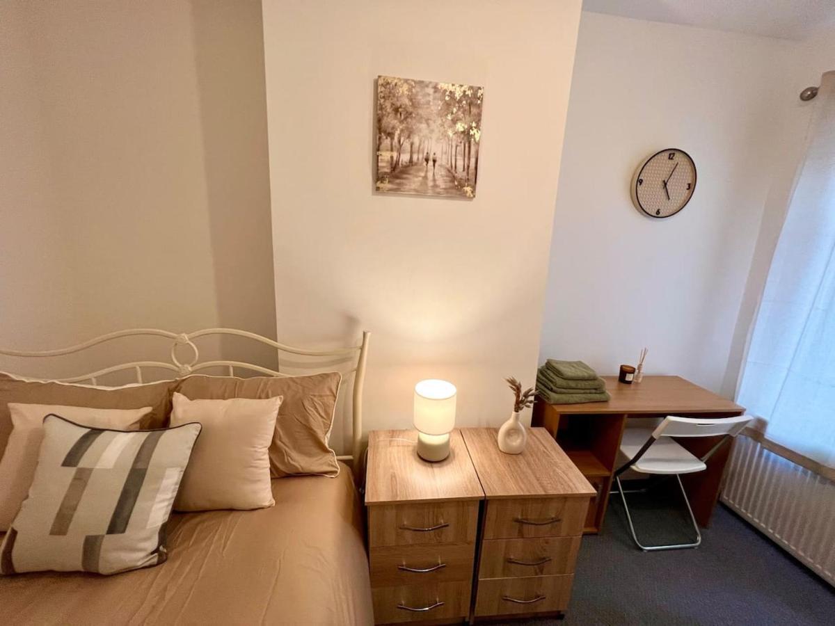 וולינגבורו 4 Bedroom Terrace House מראה חיצוני תמונה