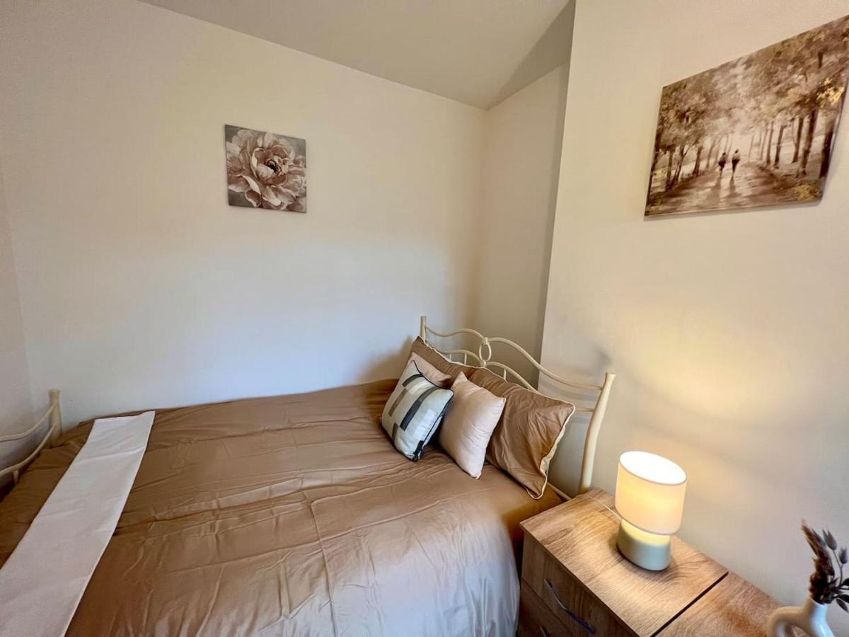 וולינגבורו 4 Bedroom Terrace House מראה חיצוני תמונה